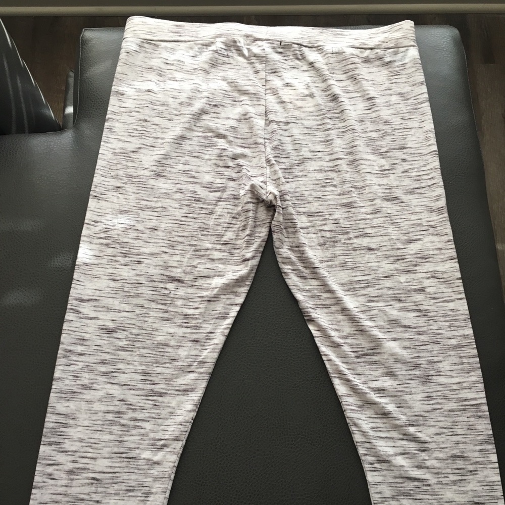 Baggy/Comfy White Stripped Leggings